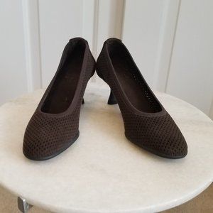 Stuart Weitzman 4.5 Brown Ultra Suede Women's Slip On Shoes